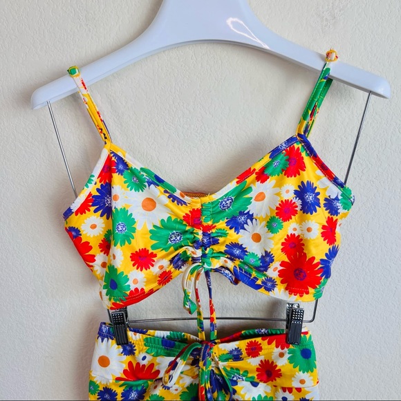 Bright Yellow & Purple 70s Floral Pattern Ruched Tank & Biker Shorts Set - Picture 3 of 6